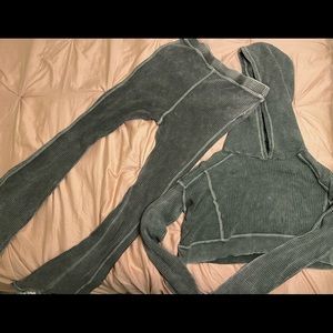 This set is a size L, but it has shrunk due to dryer. I would say fits size M